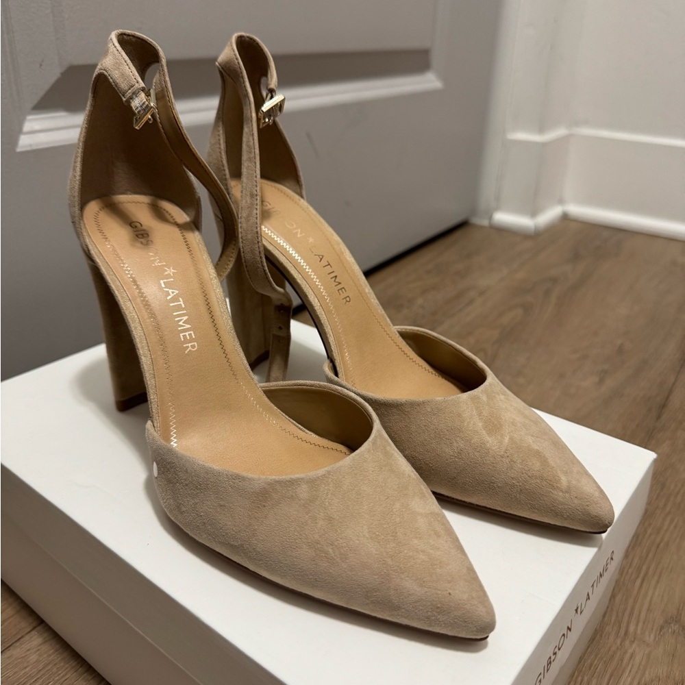 NWT Gibson Latimer Taupe Suede Pointed Toe Ankle Strap Heels